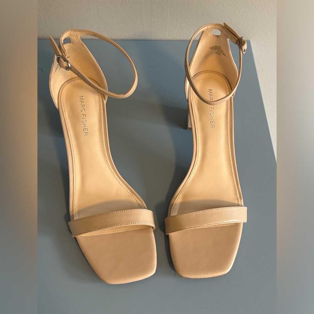 Marc Fisher Jaron heeled sandal in ivory, size 9
